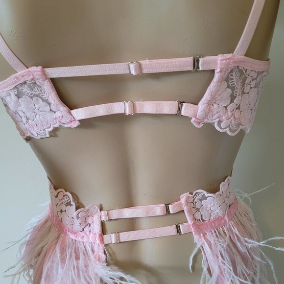 NWOT Sexy Strappy Pink Bra Feather Lingerie Mesh Garter Thong Adjustable Set - Picture 10 of 12